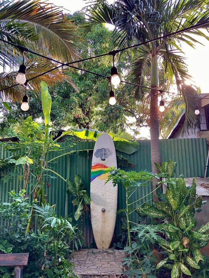 Coral Reef Surf Hostel And Camp Tamarindo Exterior photo