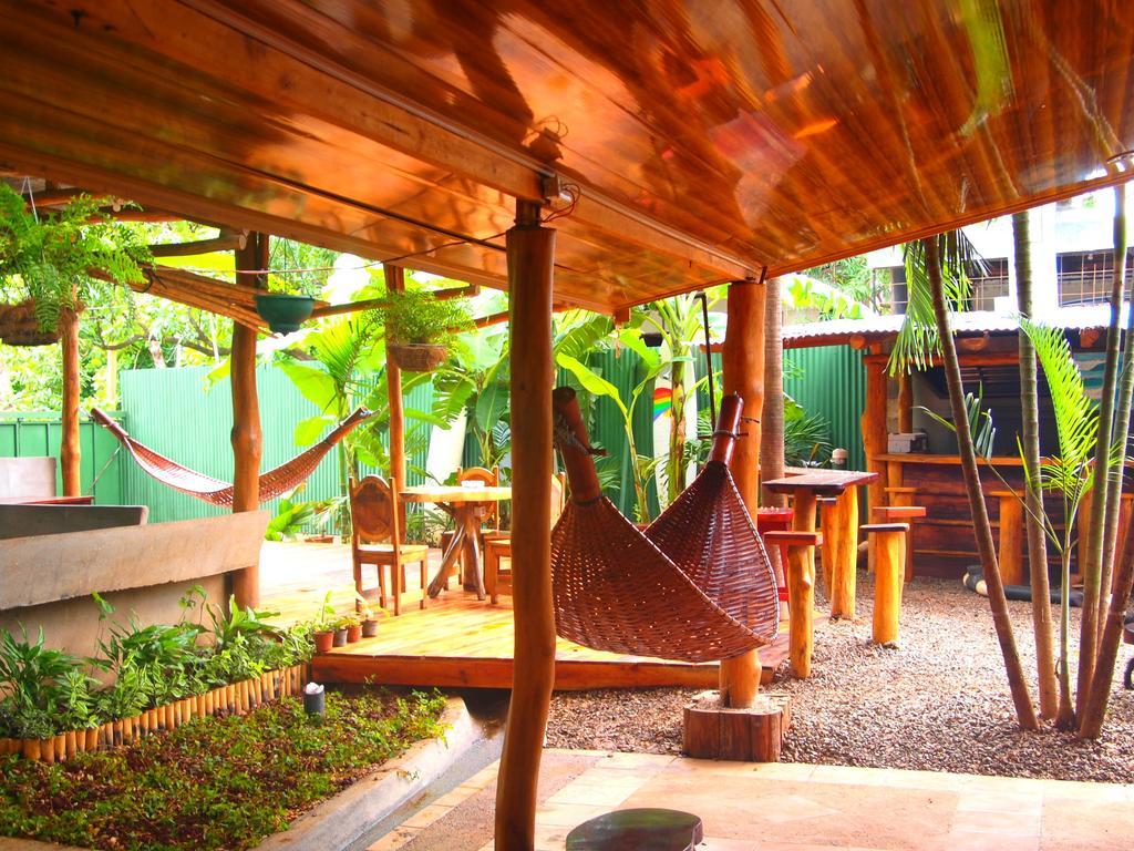 Coral Reef Surf Hostel And Camp Tamarindo Room photo