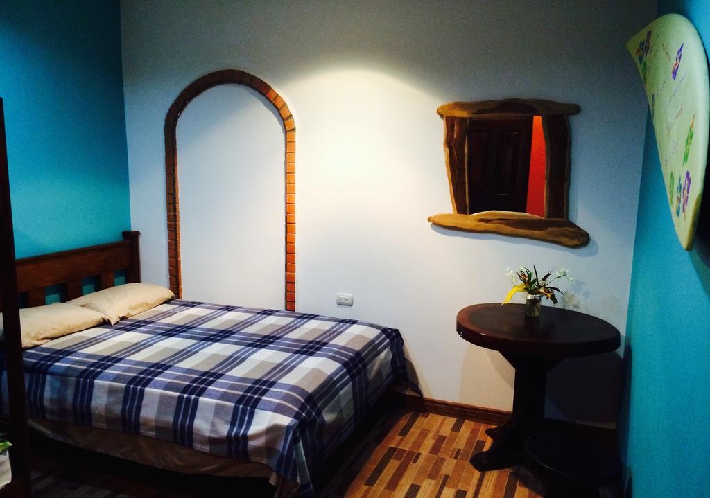 Coral Reef Surf Hostel And Camp Tamarindo Room photo