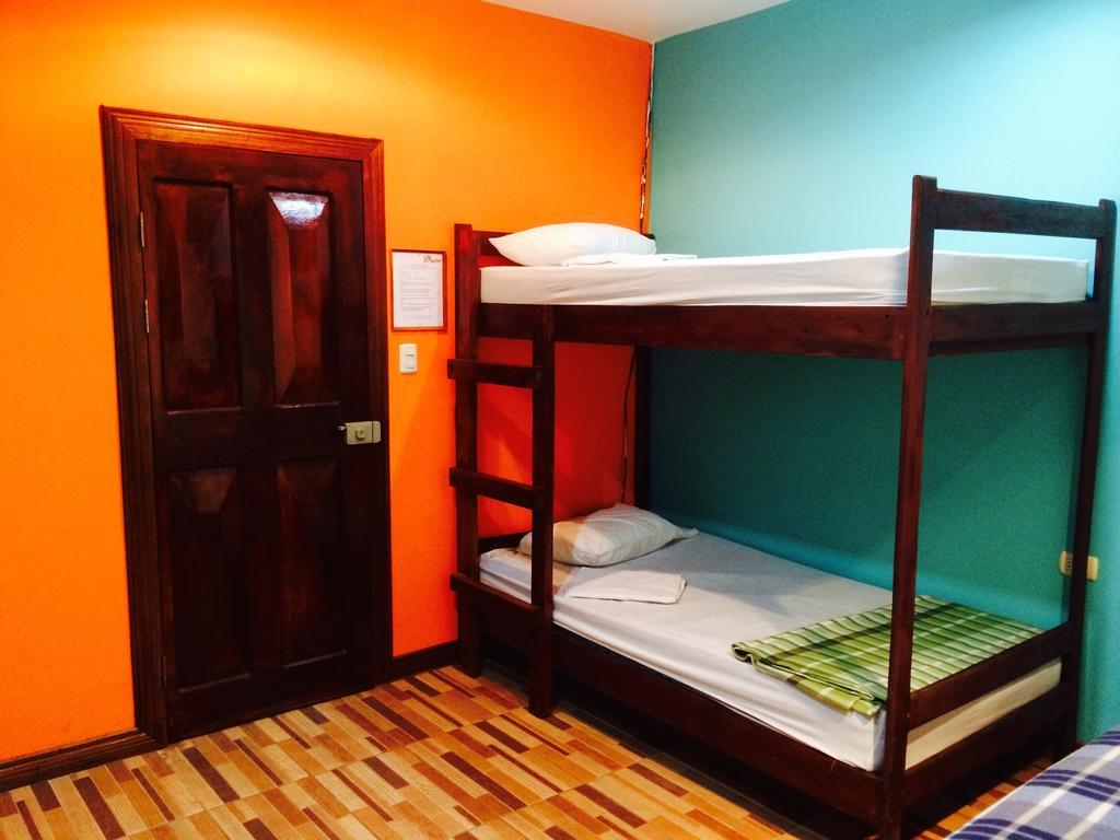 Coral Reef Surf Hostel And Camp Tamarindo Room photo