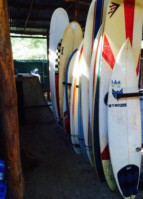 Coral Reef Surf Hostel And Camp Tamarindo Exterior photo