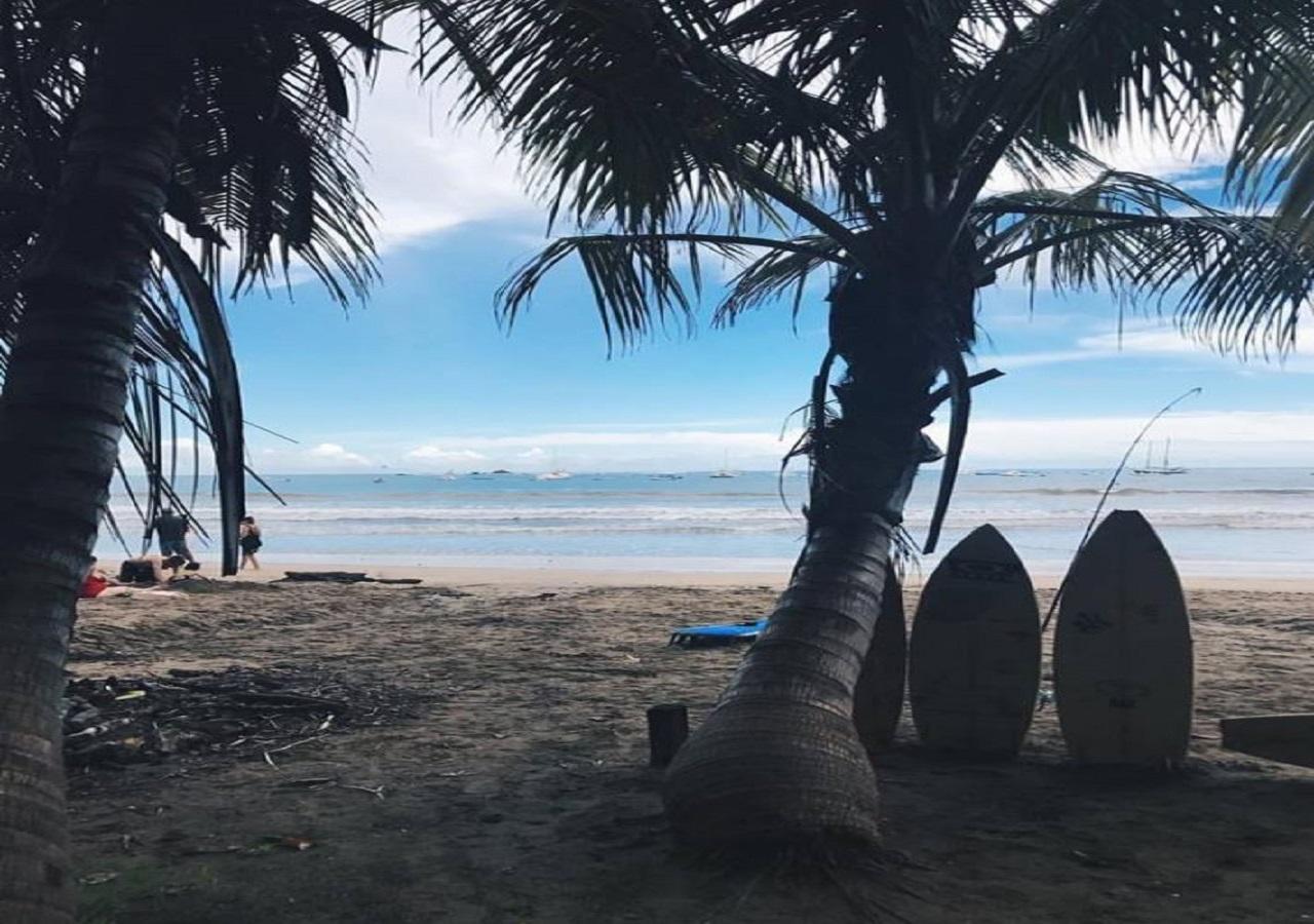 Coral Reef Surf Hostel And Camp Tamarindo Exterior photo